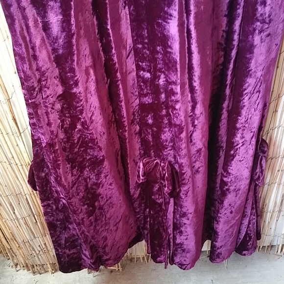 Vintage 80's look Purple Velvet Midi dress. Plus S - Picture 5 of 9
